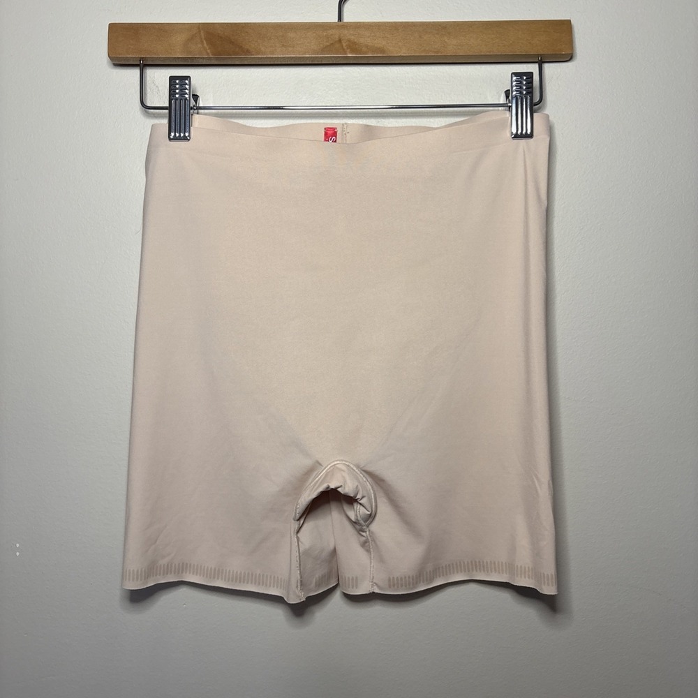 SPANX Women's‎ Medium Thinstincts 2.0 High-Waisted Mid-Thigh Short Beige